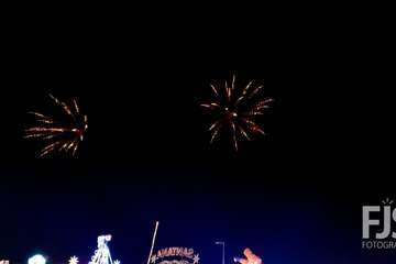Vistoso espectáculo pirotécnico en el cielo de Telde (Foto Francisco Javier Santana, Jesús Ruiz Mesa y TA)